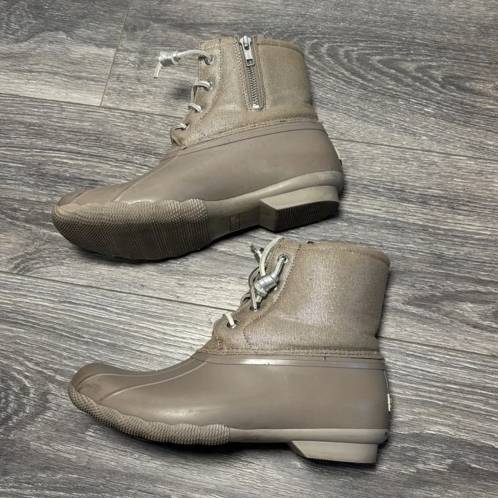 Sperry Top-Sider‎ Women's Saltwater Duck Boots Light Grey Metallic Women's 7.5